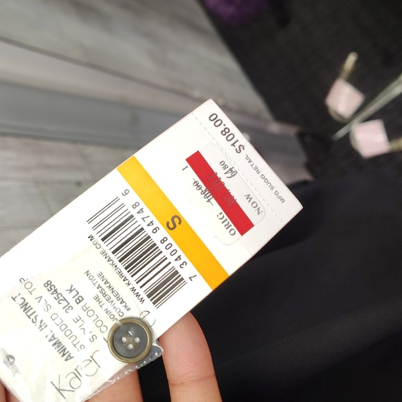 Elegant Black V-Neck Women's Top - Picture 5 of 5